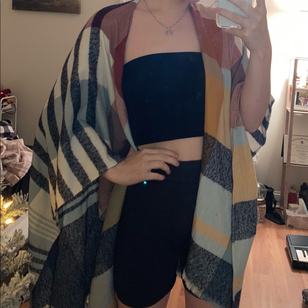 Multicolored and patterned shawl